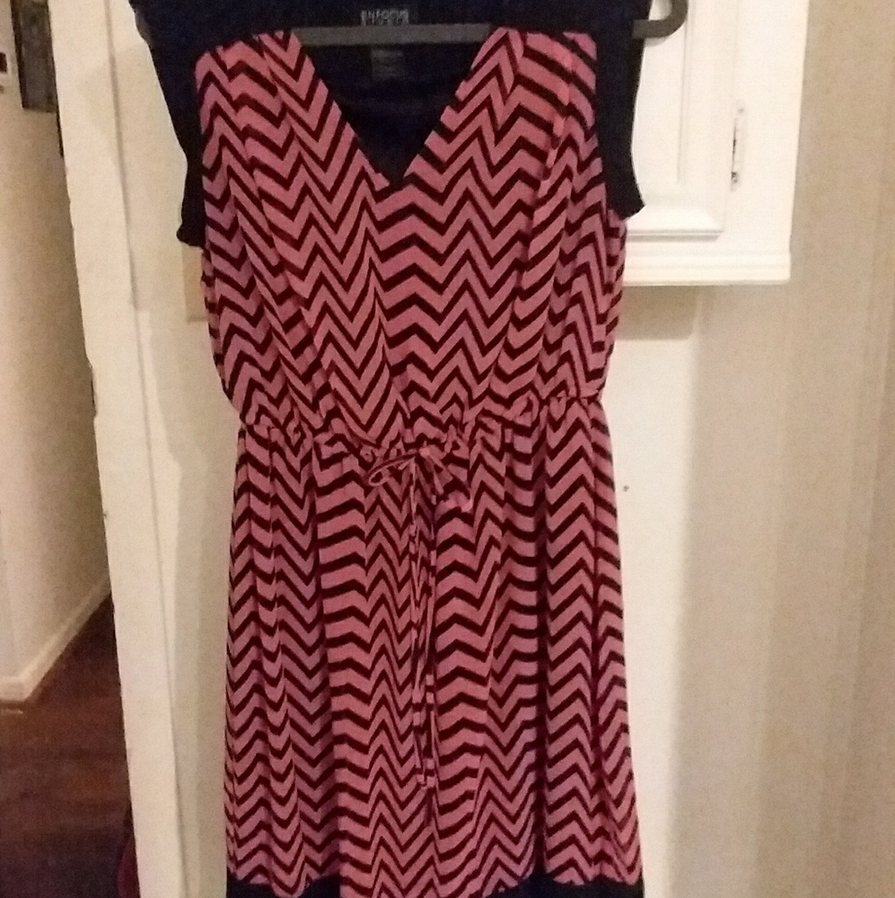 Sleeveless pink and navy dress